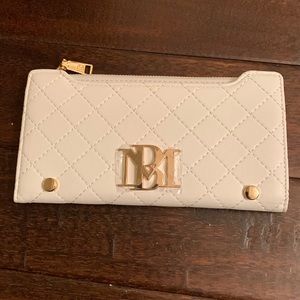 Badgley Mischka white slim quilted vegan wallet NWOT 🎉🎉🎉